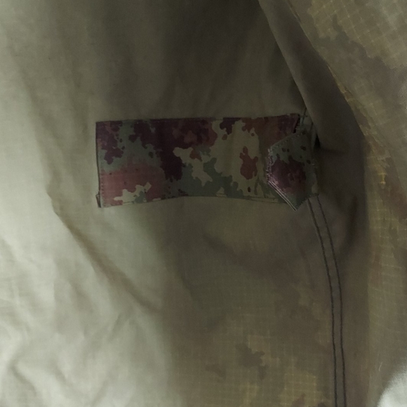 Camouflage Jacket Size L - Picture 6 of 7